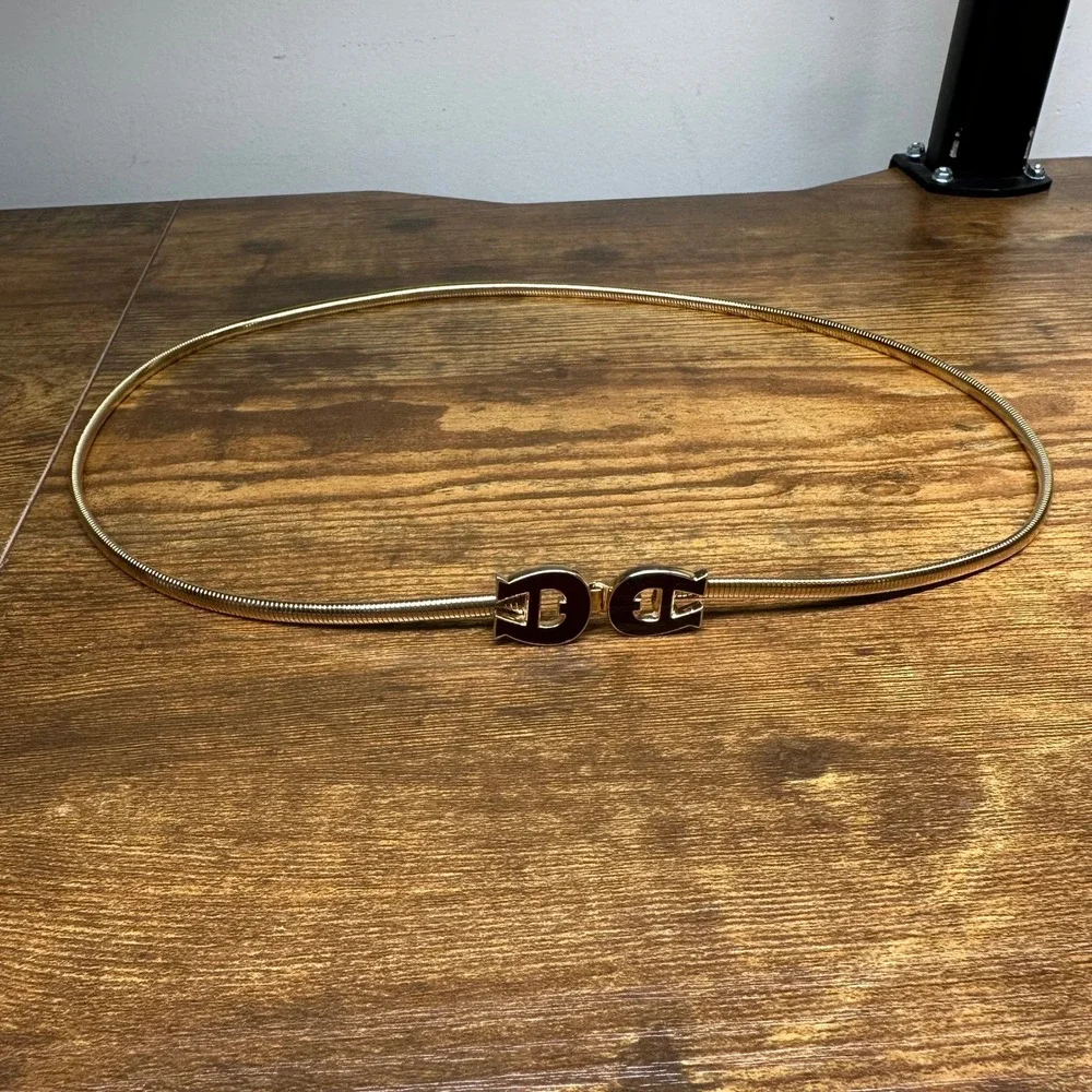 Etienne Aigner Vintage Gold Snake Chain Belt Burgundy Horseshoe Logo Buckle